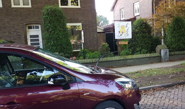 Ruitenwisser vernield bij een auto aan de Vianenstraat.