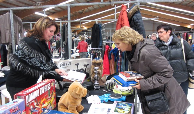 De vlooienmarkt in De Rusheuvel.