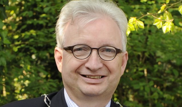 Willem Gradisen, inmiddels alweer vier jaar burgemeester van de gemeente Mook en Middelaar.