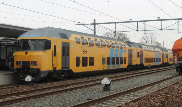 Een trein op het Centraal Station in Oss.