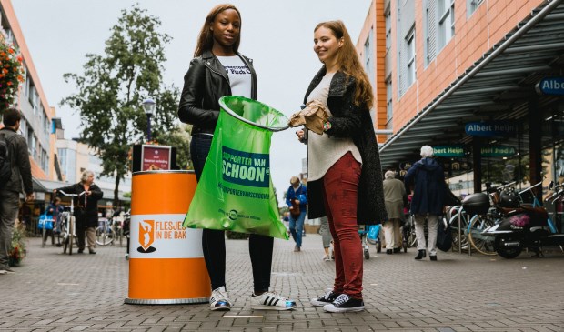 Opschoonactie centrum Veghel op De Dag van de Duurzaamheid.