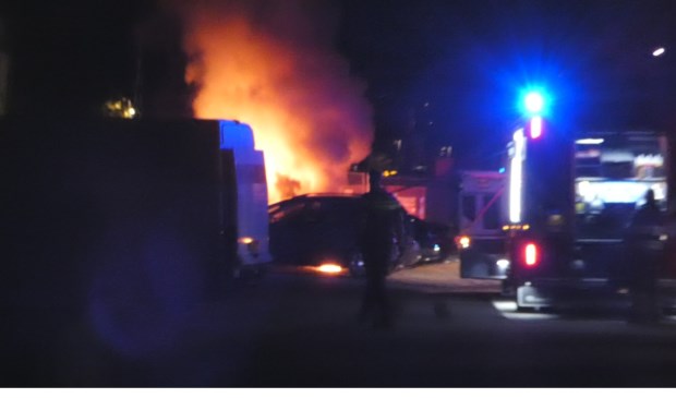 Politie zoekt getuigen autobrand in Oss