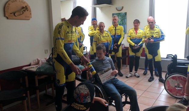 Cheque TTC Oss voor Stichting AktieFix