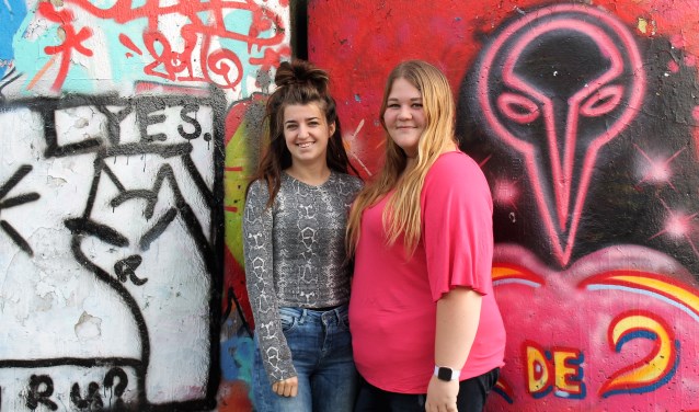 Semira Camdzic en Danielle van Geel.