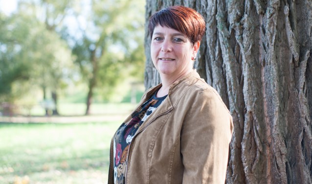 Nicole Geutjes is sinds 1 november actief in de uitvaartzorg. "Ik wil graag dienstbaar zijn, en ben tevreden als de nabestaanden dat zijn." (tekst: Jos Gröniger)