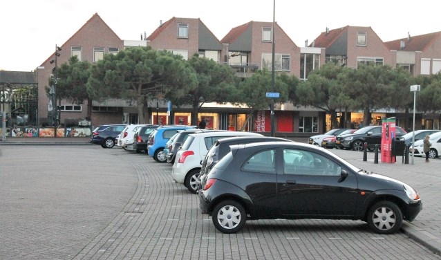 Geparkeerde auto's in het Osse centrum.
