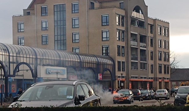 Autobrand op het Burchtplein in Oss.