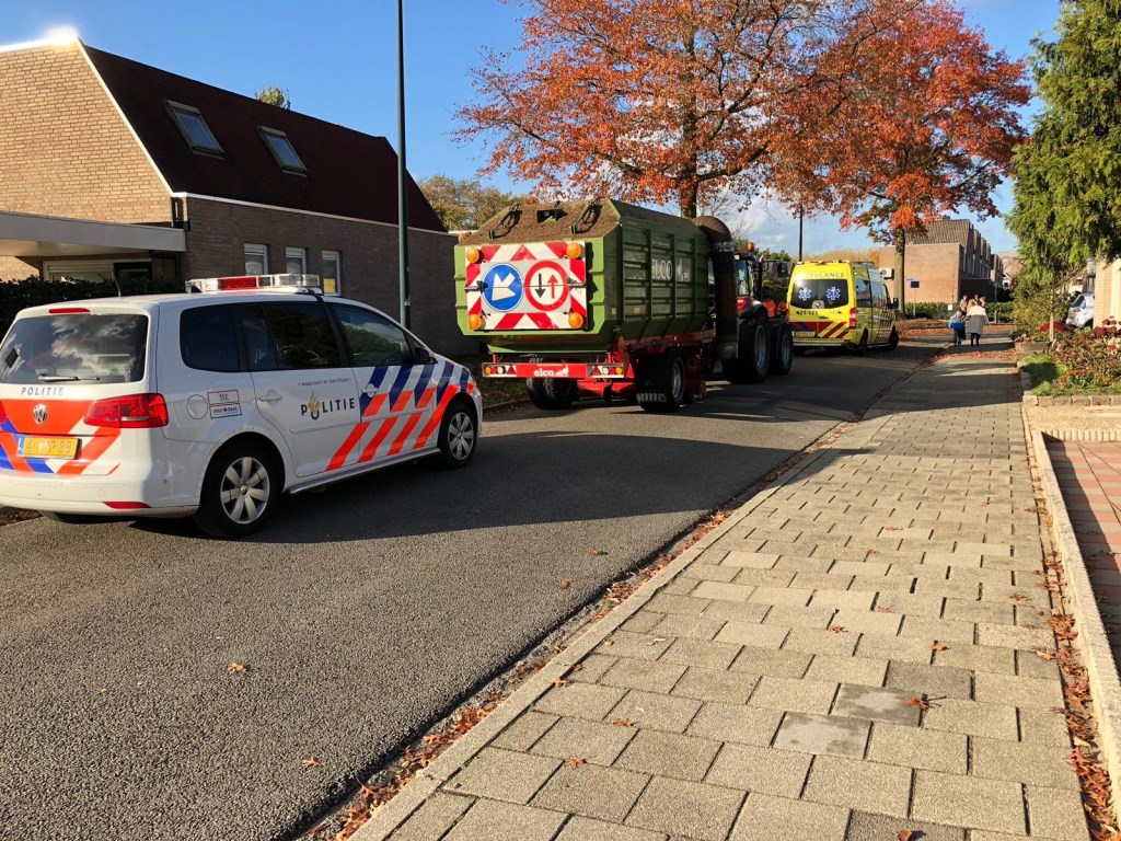 Ongeval tractor en fietser Veghel.