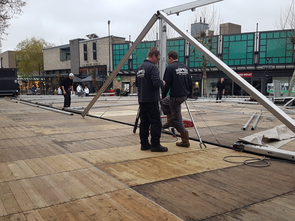 Opbouw van Winterland Oss gestart