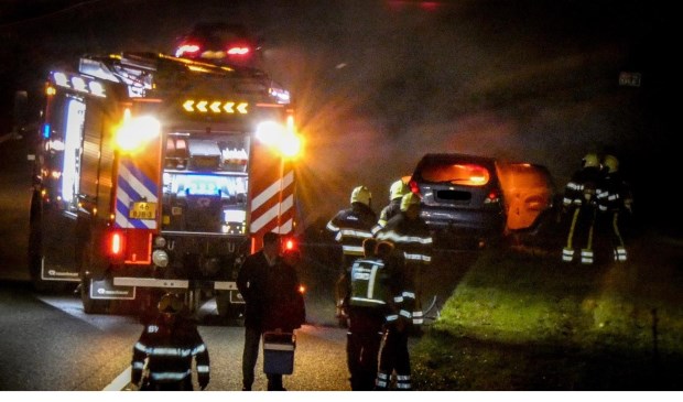 Brandende auto op A50 bij Ravenstein