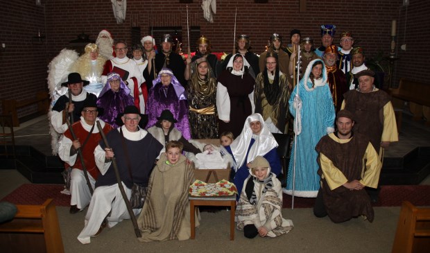 De levende kerstttocht trekt door Gennep-zuid