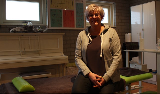 Astrid Rijkers in haar praktijkruimte.