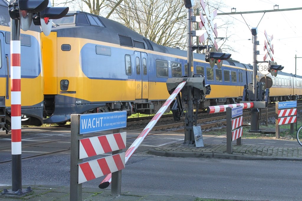 Ongeval op de Dr. Saal van Zwanenbergsingel. (Foto: Maickel Keijzers / Hendriks Multimedia)
