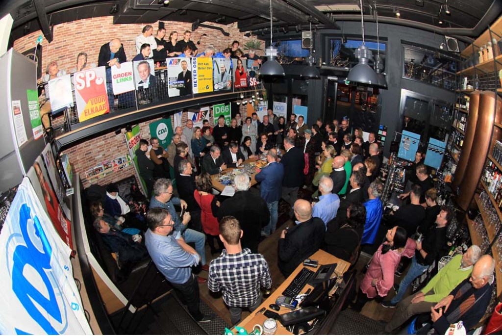 Politiek debat in De Nieuwe Wereld. (Foto: Hans van der Poel)