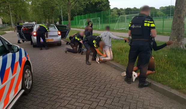 Aanhoudingen in Oss na steekpartij. (Foto: wijkagenten Oss-Zuid)