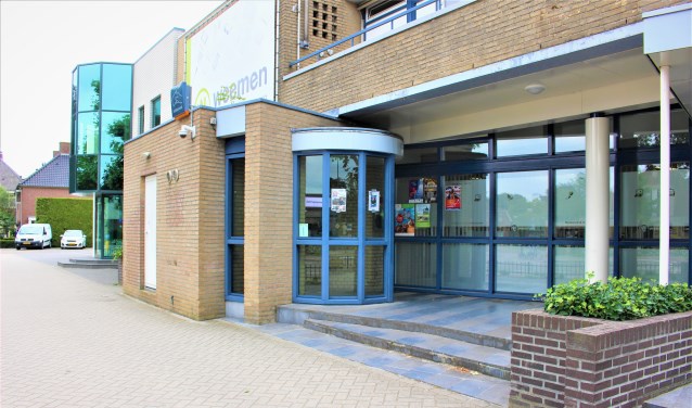 De pinautomaat in Haps wordt verplaatst. Dit is de huidige locatie aan de Kerkstraat.