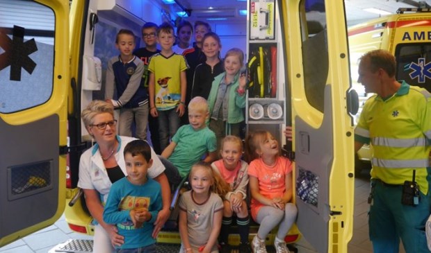 De communicanten op bezoek in Bernhoven