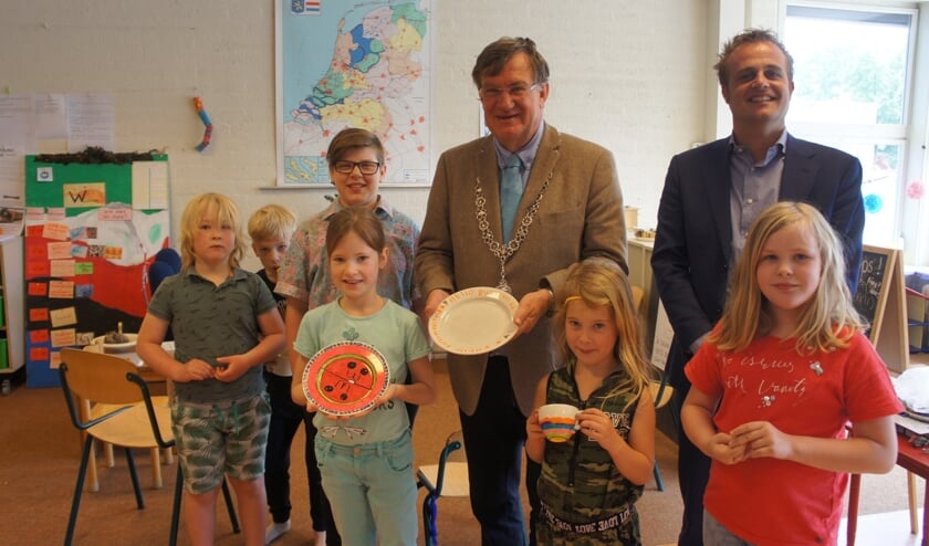 De burgemeester kwam een tijd geleden langs op de Maashorst School