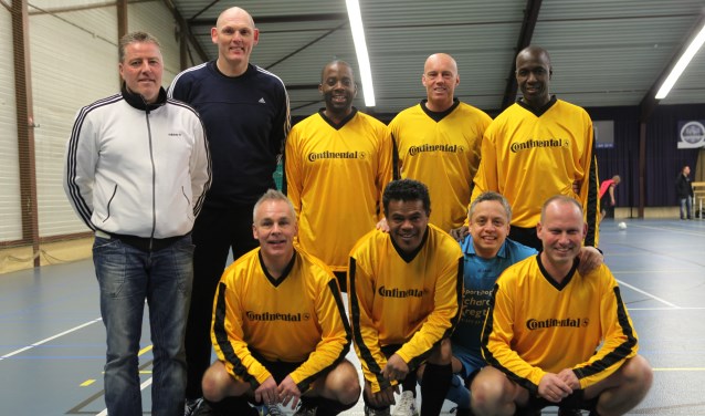 De mannen van zaalvoetbalteam Schoenenreus: 'Ik ging als klein mannetje naar Schoenenreus kijken', aldus Thijs Swinkels.