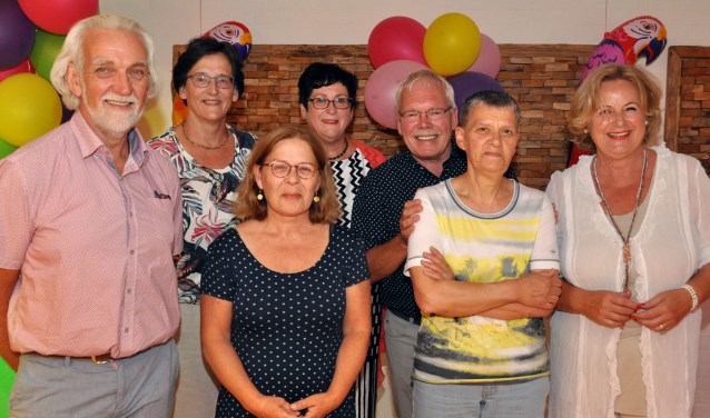 Geert Ploegmakers, Dorothé Doeleman, Jacky van Rooij, Marianne Bekkers, Ton Essens, Petra Keursten en Corinne Engelen (Joop Baaten ontbreekt).