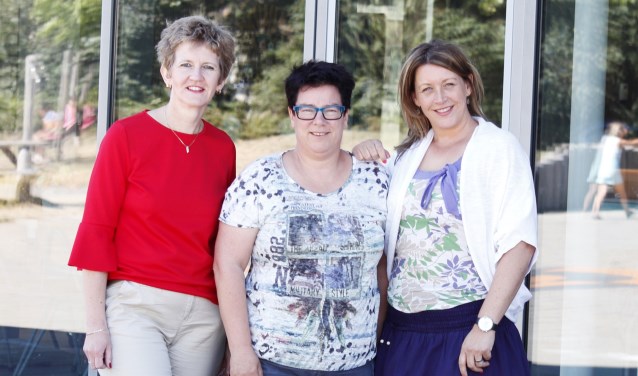 Sabina ('t Kroontje), Ellen (directeur Vijfmaster) en Wendy ('t Kroontje)