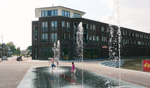 Kinderen kunnen veilig spelen in de fontein in Gennep.