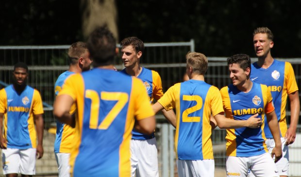 Felicitaties voor Danny Verbakel bij een van zijn twee fraaie treffers