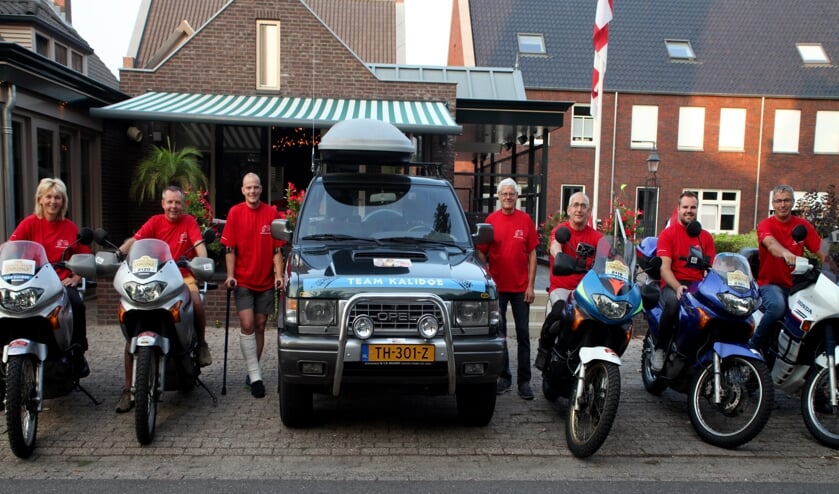 Het Team Kalidoe. Ton van den Tillart in het gips hoopt er bij te zijn.