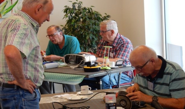Vrijwilligers van Repair Café Berghem.