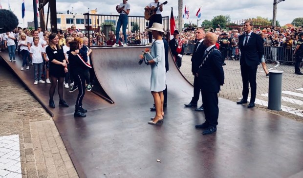 Koningin Máxima opent Theater De Blauwe Kei.