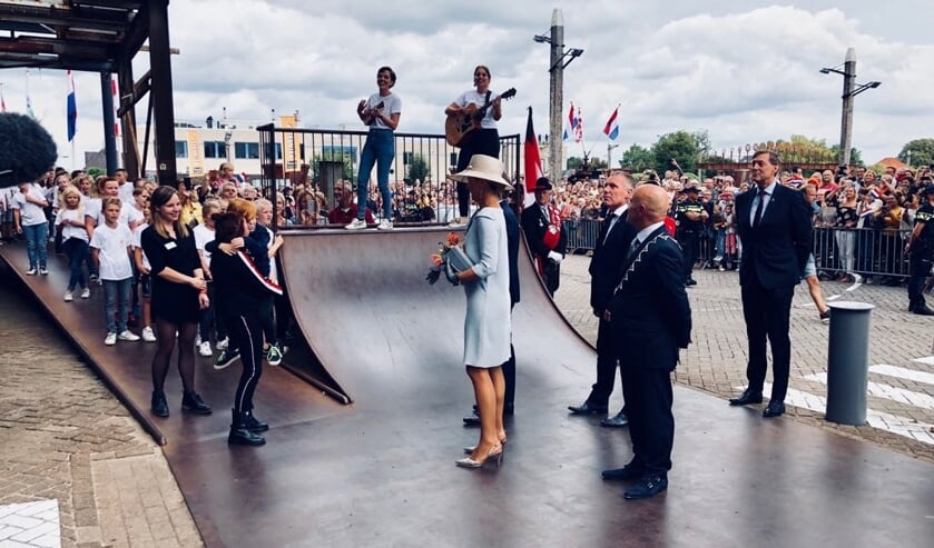 Koningin Máxima opent Theater De Blauwe Kei.