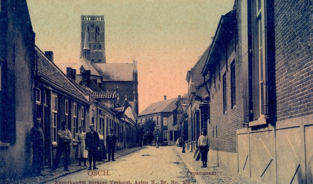 De Peperstraat in Oss, gezien vanaf de Heuvel. 1915. Collectie Stadsarchief Oss.