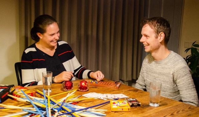 Tijdens de 8 minuten durende speeddates liggen gezelschapsspelletjes binnen handbereik.
