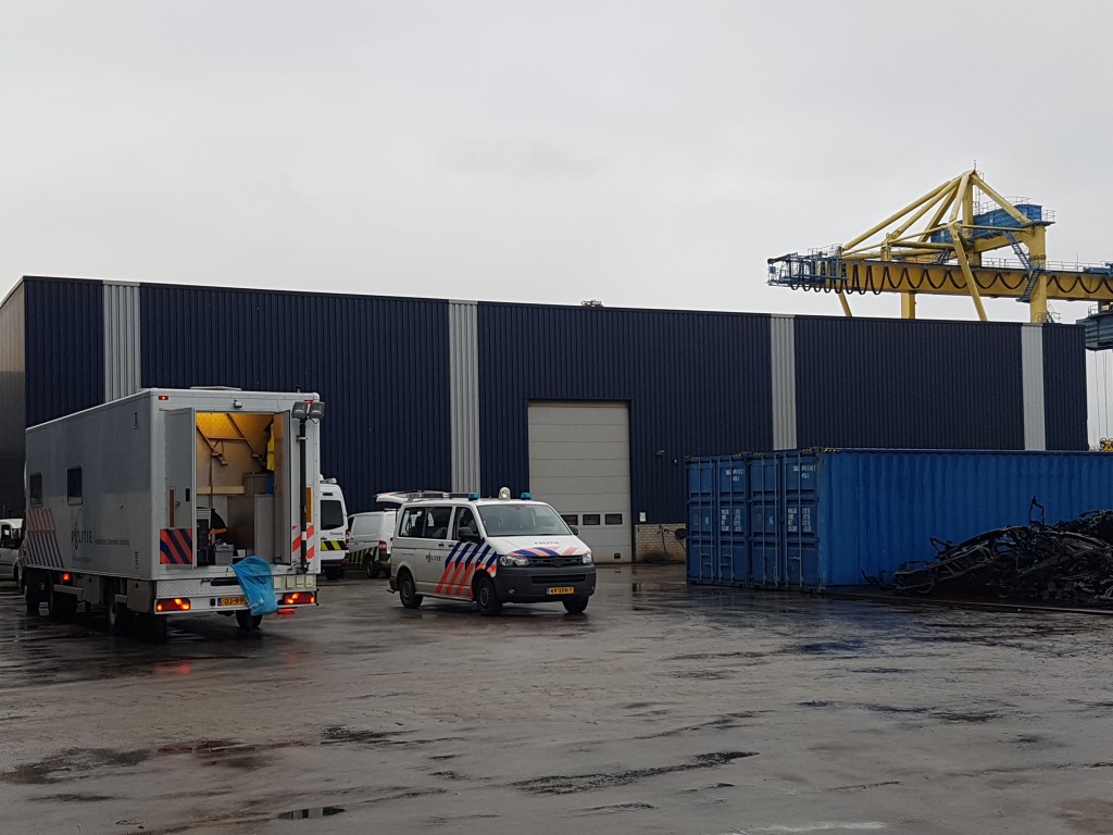 Onderzoek van politie en douane in het Osse havengebied.
