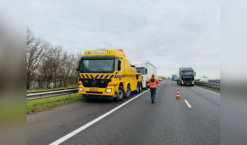 File door kapotte vrachtwagen op A50