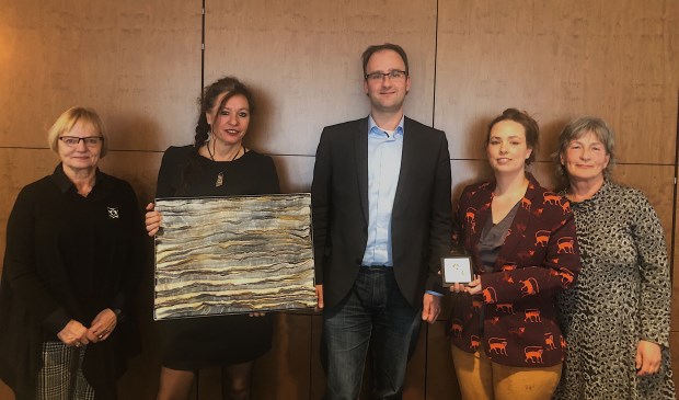 Hanny Pasmans (Fabriekswinkel), Annie Veldkamp (kunstenares), Menno Roozendaal (wethouder), Matilde Boelhouwer (kunstenares), Det Verbunt (Fabriekswinkel)