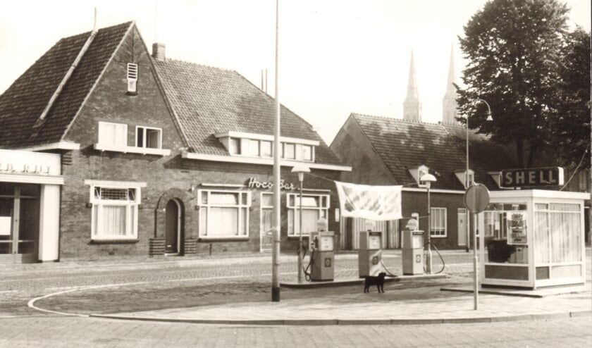 Download Foto van vroeger: St. Janstraat benzinepomp en Hocobar ...