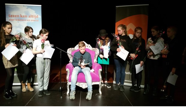 Midas Zuiddam wint voorleeswedstrijd. (Foto: Sandra van Bruinisse)