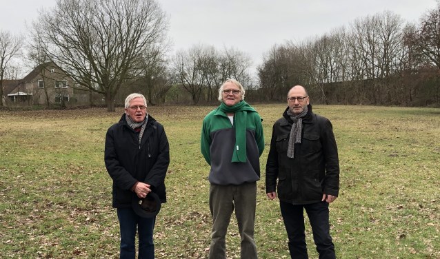 De leden van burgerinitiatief Knarrenhof. Vanaf links: Nol van Est, Rien Laracker en Harry van de Geer. (foto: Jos Gröniger)