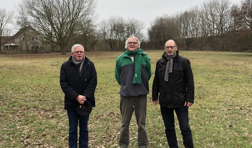 De leden van burgerinitiatief Knarrenhof. Vanaf links: Nol van Est, Rien Laracker en Harry van de Geer. (foto: Jos Gröniger)