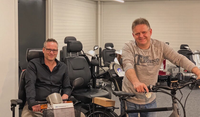 Hein Seuntjes (L) beoordeelt samen met de gebruiker de lokale verkeerssituatie.