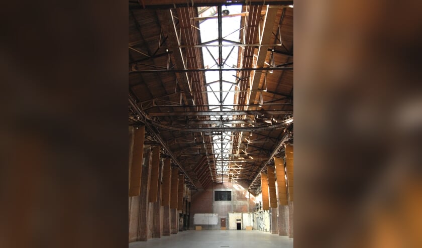 Het stuk wordt gespeeld in de 100 jaar oude Koekbouw, een ruimte met een lengte van 67 meter waar in het verleden pakken met veekoeken werden opslagen.