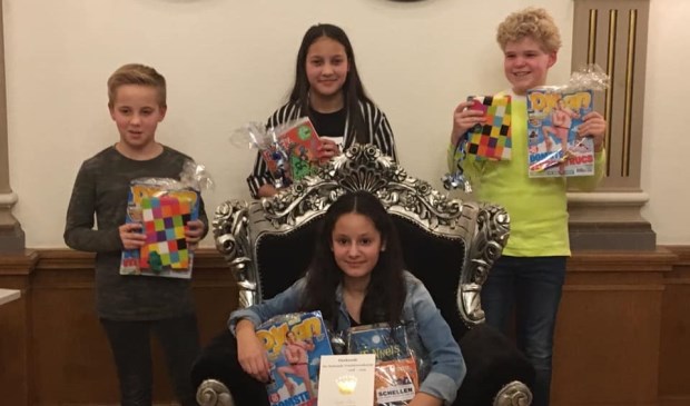 De winnares en de andere finalisten.