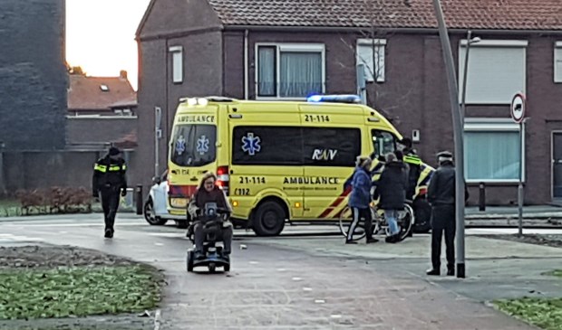 De ambulance in de Vierhoeksingel.