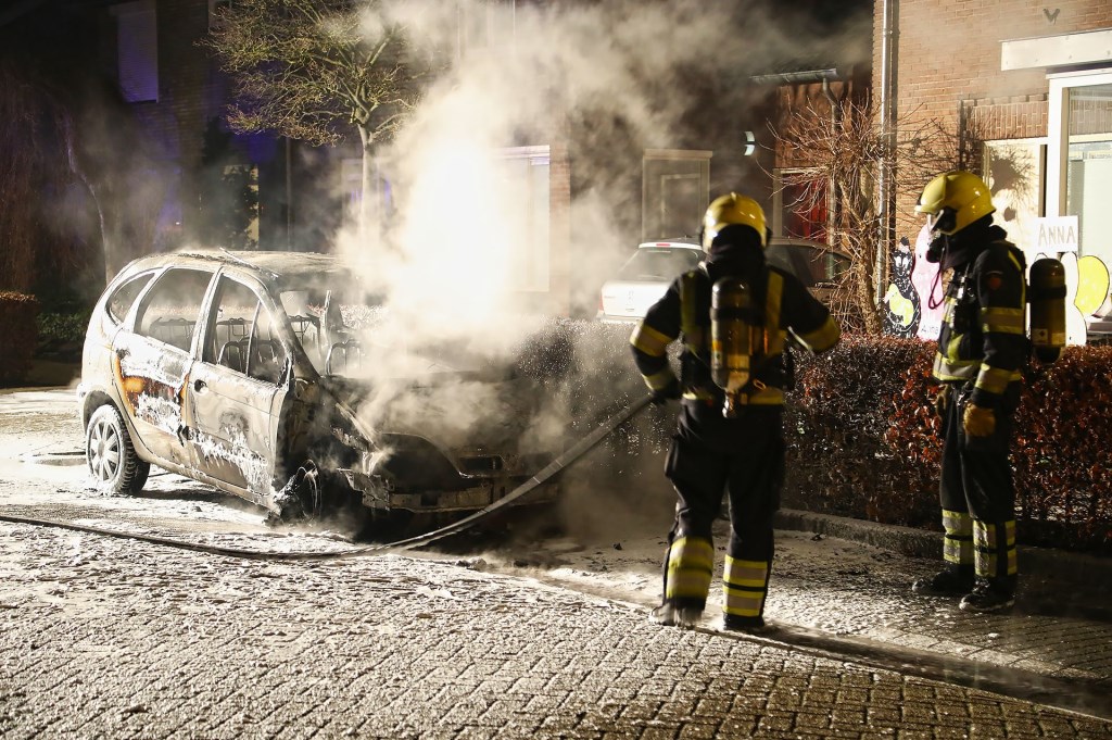 Autobrand in Ravenstein. (Foto: Gabor Heeres / Foto Mallo)