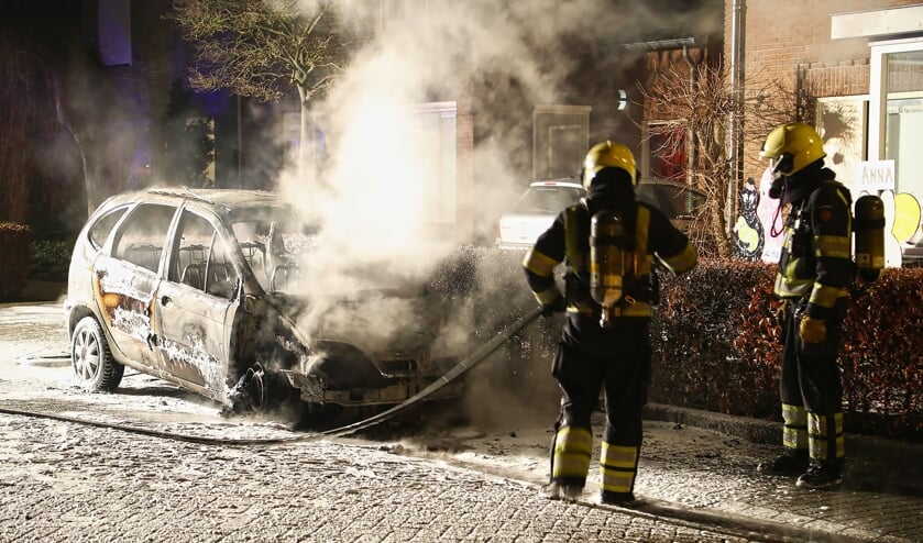 Autobrand in Ravenstein. (Foto: Gabor Heeres / Foto Mallo)