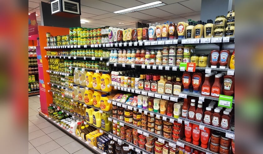 Volle schappen in de Albert Heijn in Berghem.