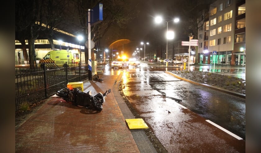 Ongeval op de Raadhuislaan. (Foto: Gabor Heeres / Foto Mallo)
