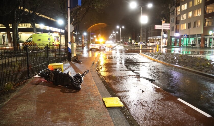 Ongeval op de Raadhuislaan. (Foto: Gabor Heeres / Foto Mallo)