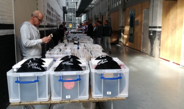 De beurs loopt van Cultuurcafé de Afzakkerij tot de Proeffabriek.